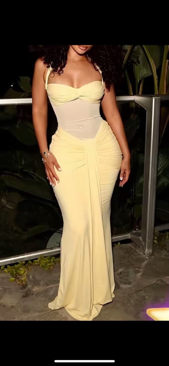 Robe longue jaune, bustier drapé